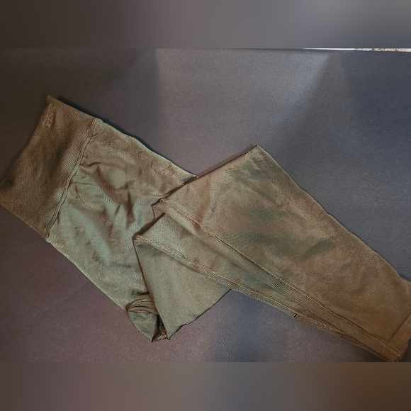 PINK Victoria's Secret Olive Green Leggings Size Large - Picture 1 of 4